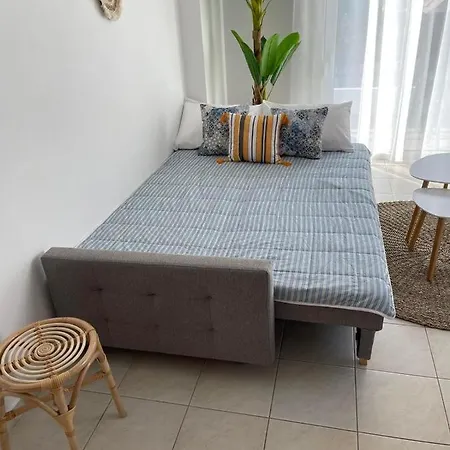 Oak 32 Apartment, Pilona
