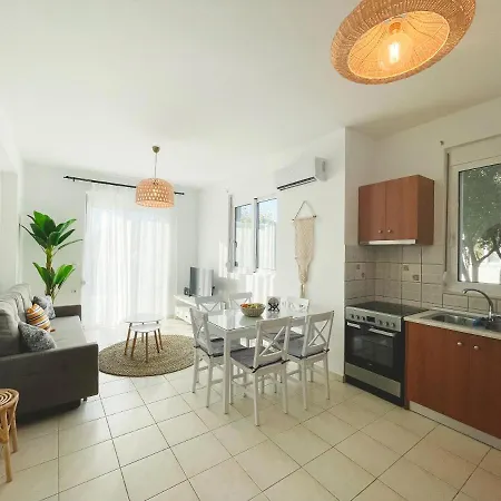 Oak 32 Apartment, Pilona *
